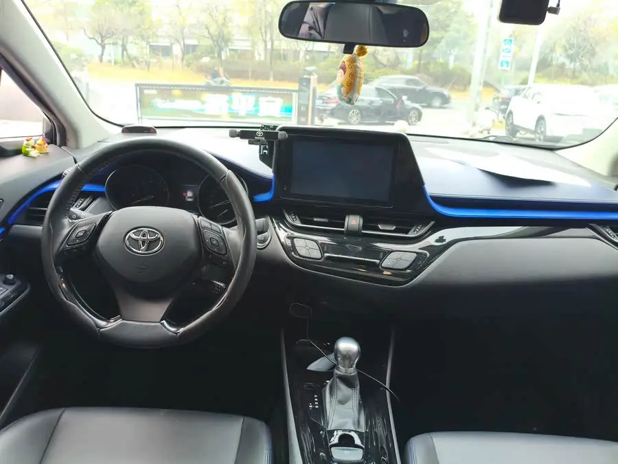 تويوتا C-HR 2021 2.0L الفاخرة