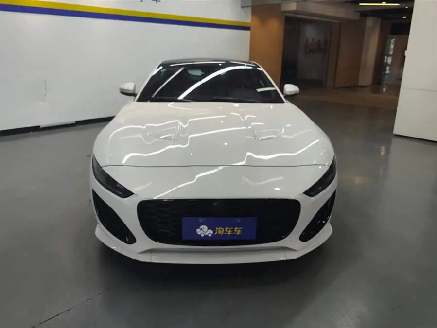 جاكوار F-TYPE 2024 P300 إصدار الذكرى الخامسة والسبعين الخاصة بالنسخة الصلبة