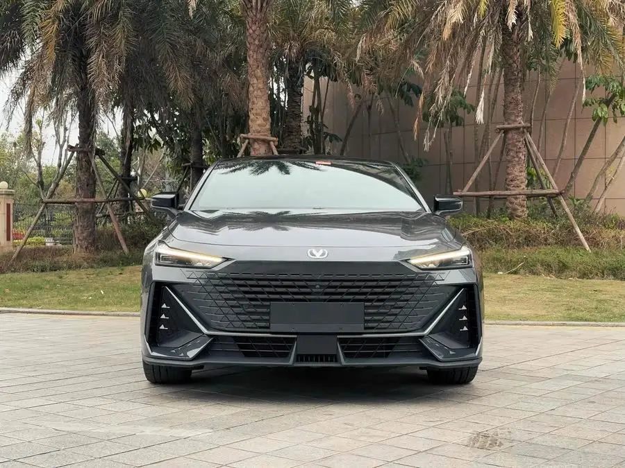 Changan UNI-V 2022 1.5T Smart Navigation Edition