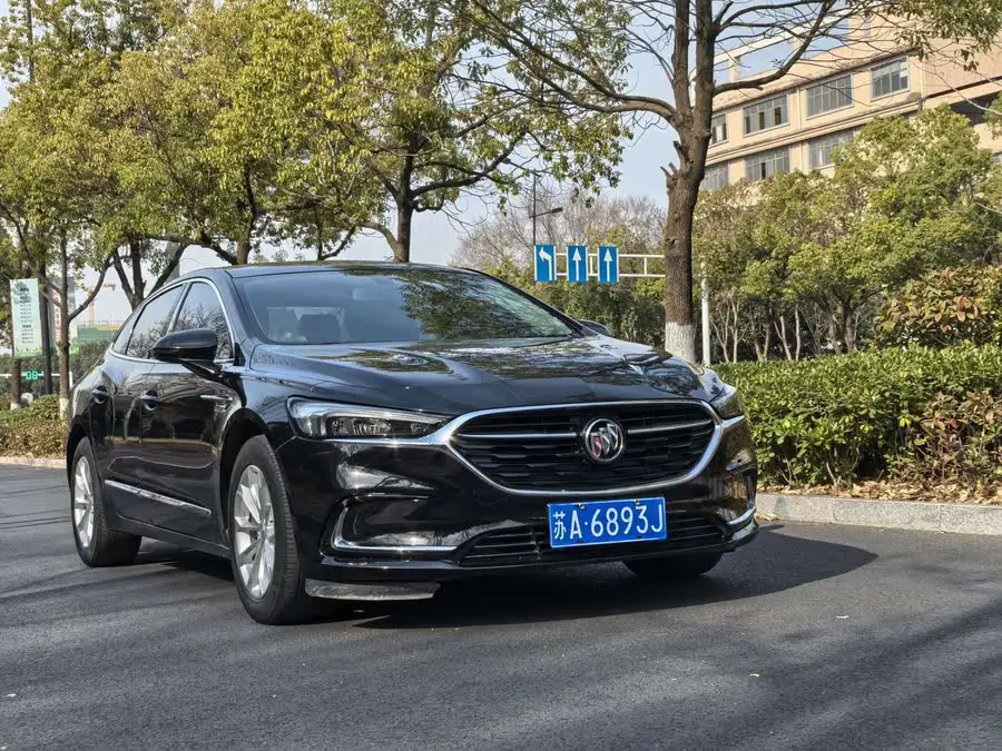 بيوك لاكروس 2021 552T فاخرة