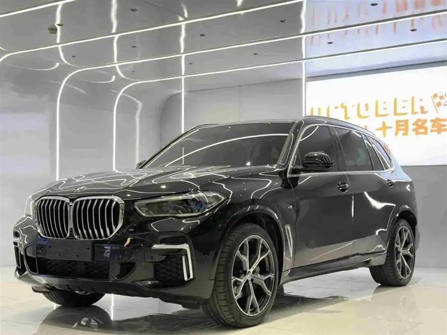 بي إم دبليو X5 2022 xDrive 40Li حزمة رياضية M