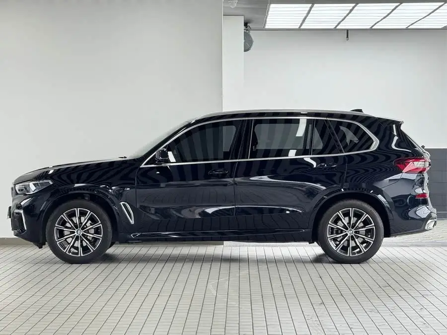 BMW X5 2022 xDrive 30Li Luxury M Sport Package
