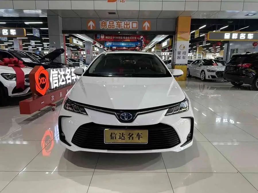 2021 كورولا هايبرد 1.8 لتر E-CVT النخبة