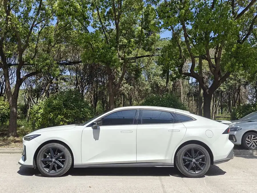 شانجان UNI-V 2022 1.5T الممتازة