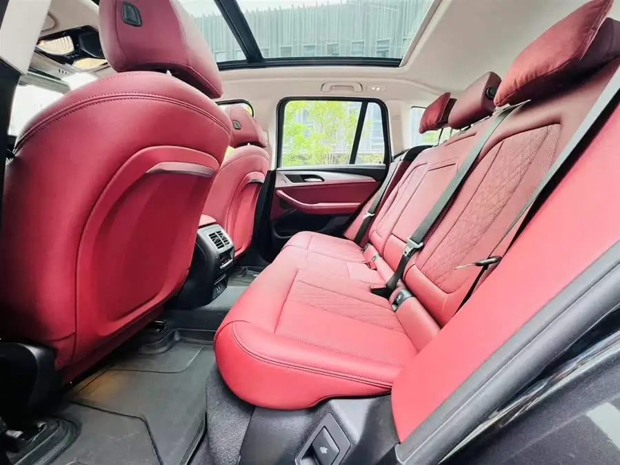 بي إم دبليو iX3 2023 إصدار رائد