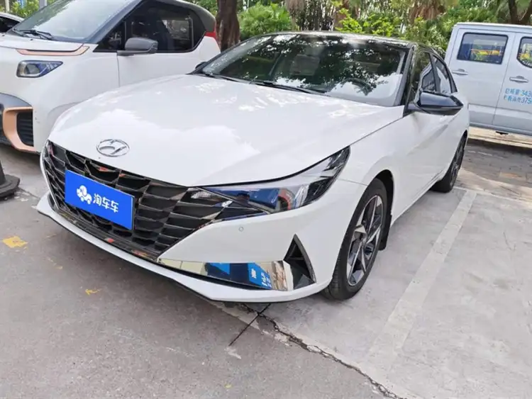 Elantra 2022 1.5L CVT LUX Premium Edition