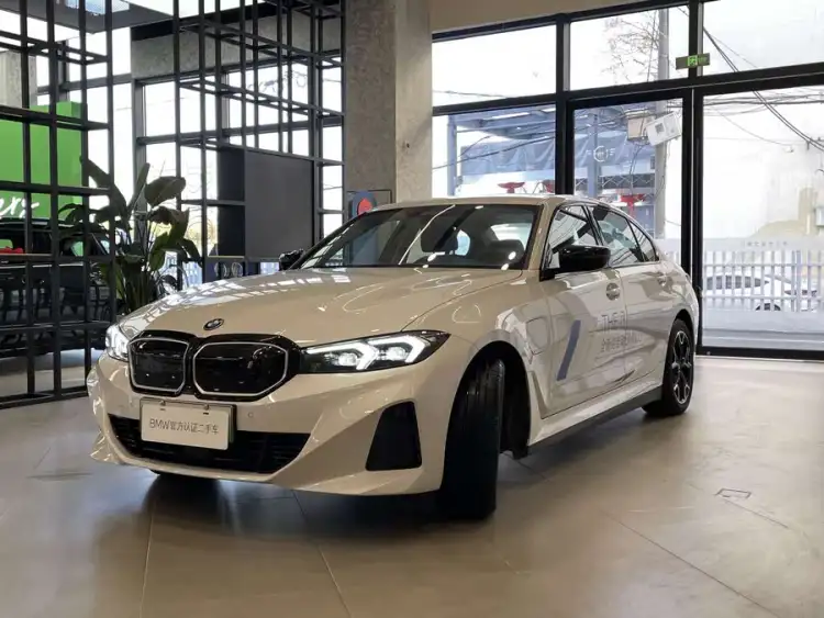 BMW i3 2024 eDrive 40 L Night Package