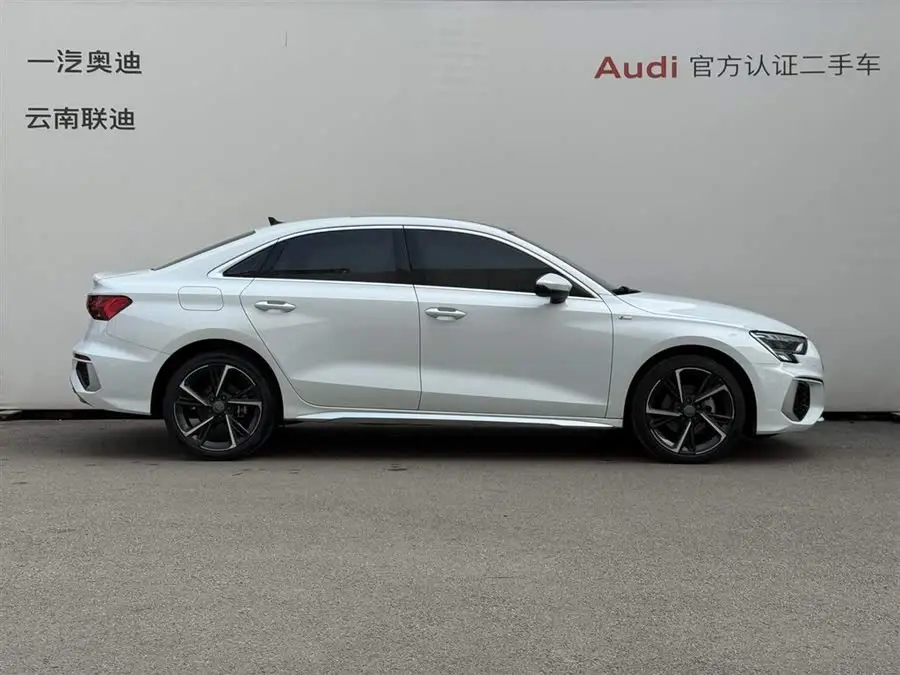 أودي A3 طراز 2021 A3L ليموزين 35 TFSI النسخة الرياضية العصرية