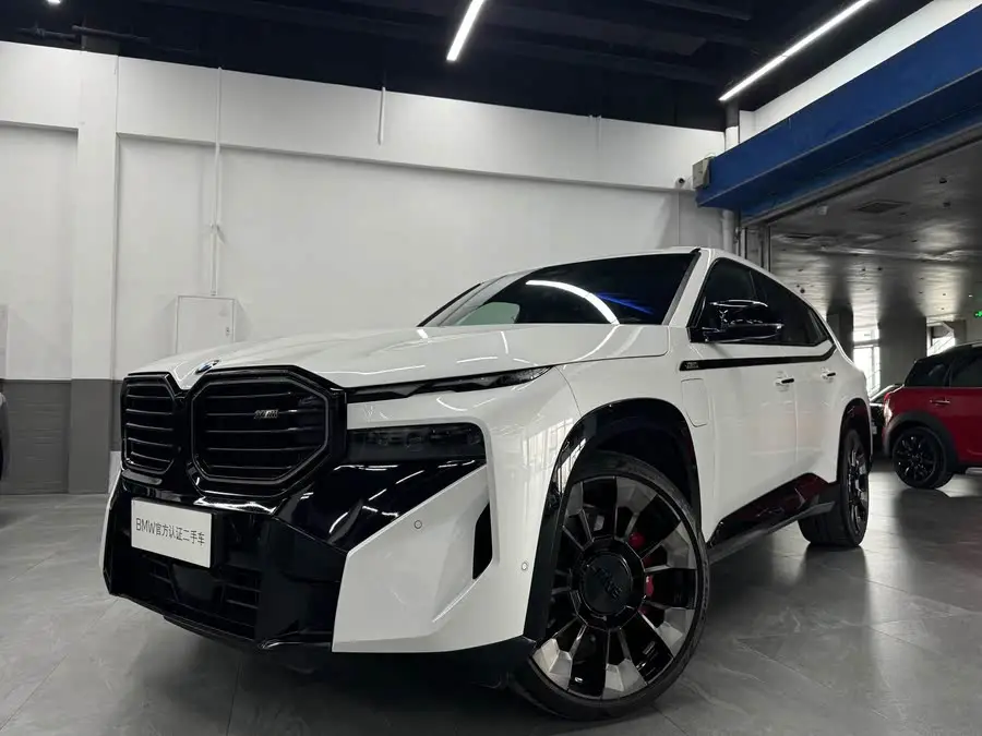 بي إم دبليو XM 2023 الطراز الأساسي