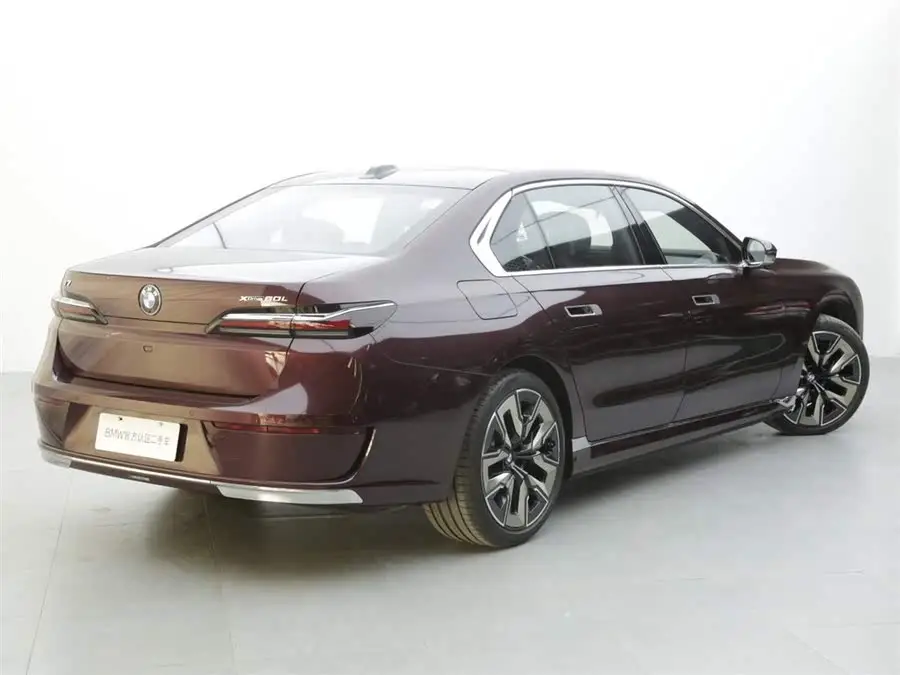 BMW i7 2023 xDrive60L Luxury Package