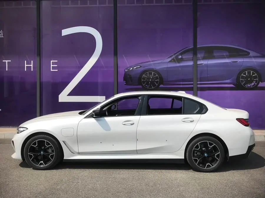 بي إم دبليو i3 2023 الإصدارة eDrive 40 L حزمة الليل