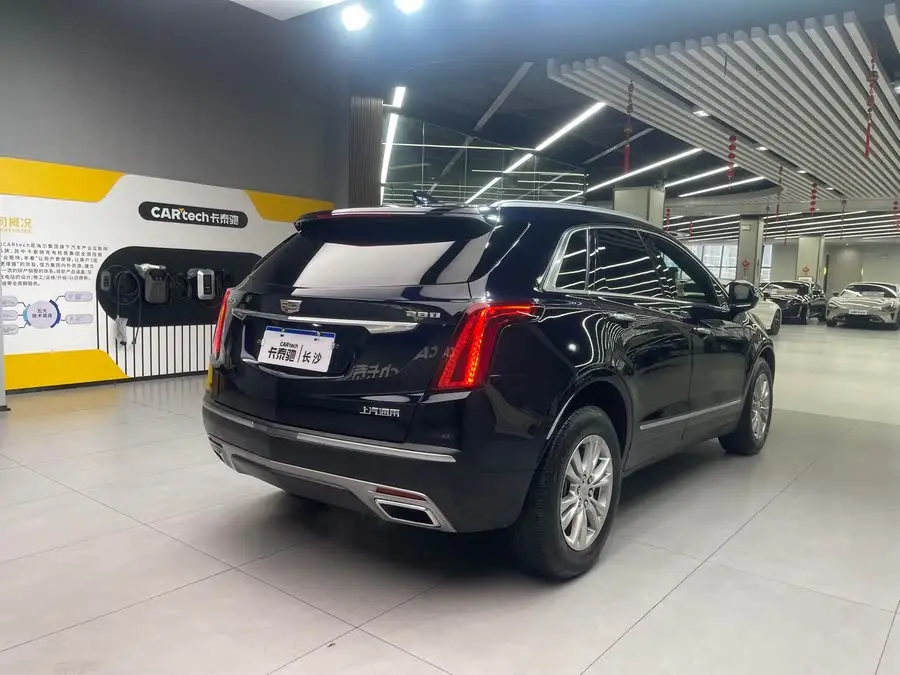 كاديلاك XT5 2022 2.0T فاخرة بالدفع الأمامي