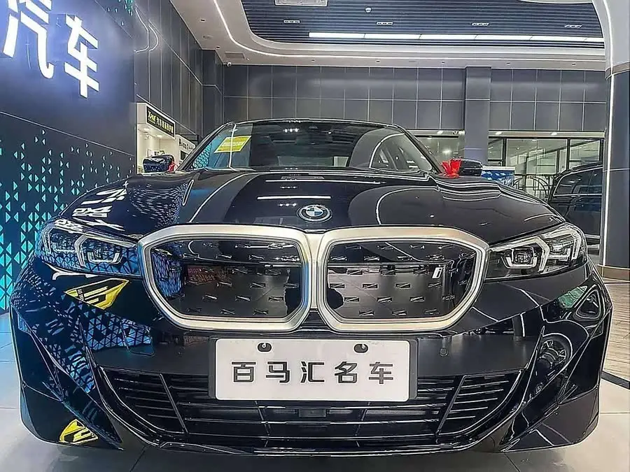 بي إم دبليو i3 2025 eDrive 35 L