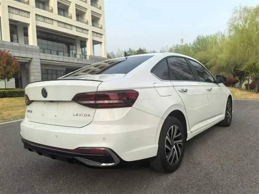 لافيدا 2024 300TSI DSG إصدار النجوم الرائد