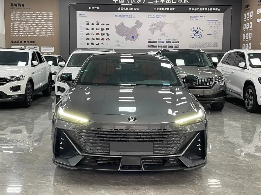 Changan UNI-V 2022 1.5T Smart Navigation Edition