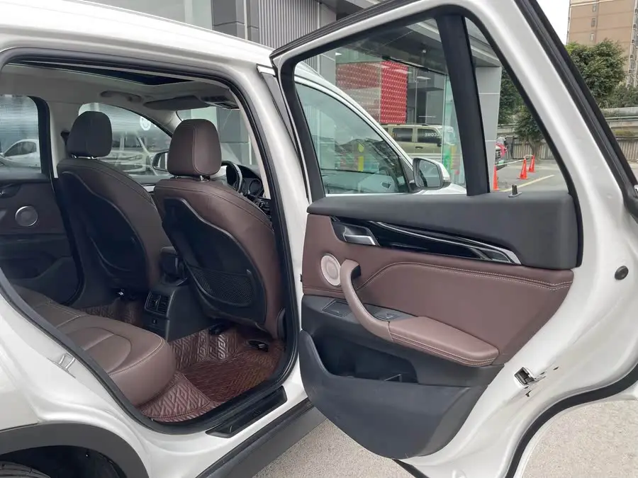 بي إم دبليو X1 2022 sDrive25Li إصدار رائد