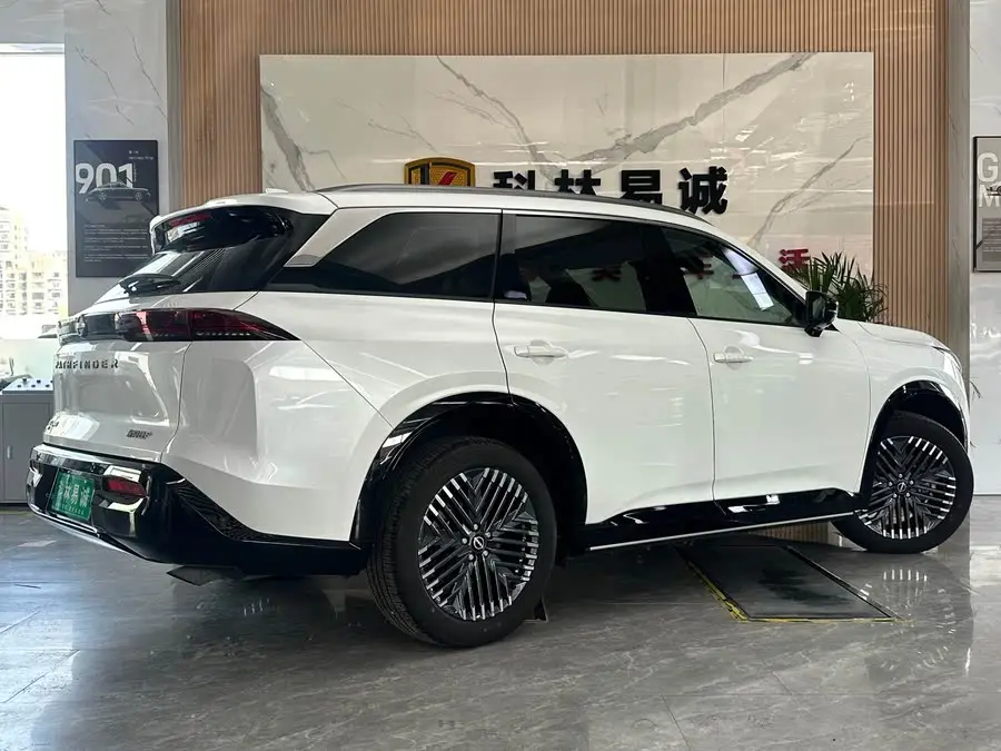 تانلو 2024 طراز 380VC-TURBO نسخة البريستيج الذكي للدفع الرباعي 6 مقاعد