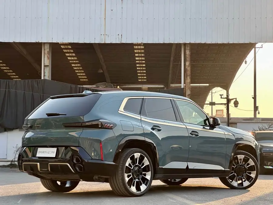 بي إم دبليو XM 2023 الطراز الأساسي