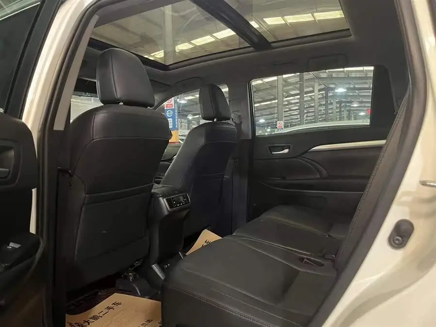 2021 هايلاندر 2.0T دفع رباعي فئة فاخرة 7 مقاعد