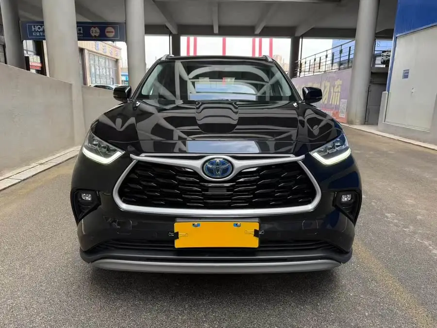 هايلاندر 2022 هايبرد 2.5 لتر دفع رباعي بريميوم 7 مقاعد