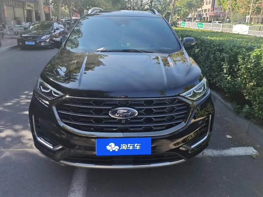 Ford Edge 2021 PLUS EcoBoost 245 Two-Wheel Drive High-End 7-Seater
