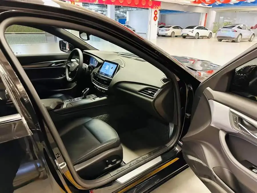 كاديلاك CT5 2023 28T الفاخرة (الإصدار القياسي)