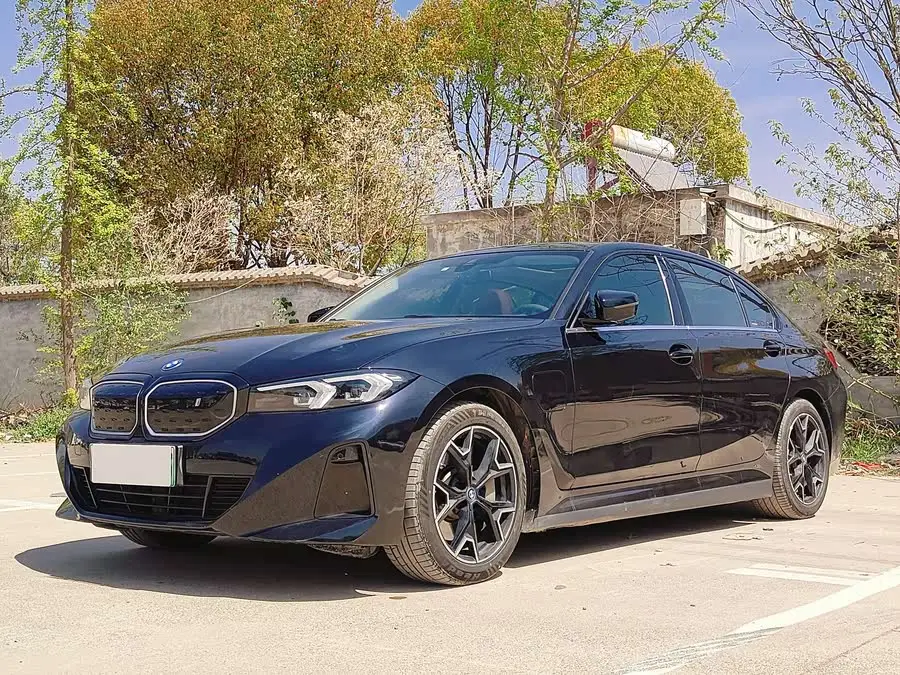 بي إم دبليو i3 2023 eDrive 40 L حزمة الليل