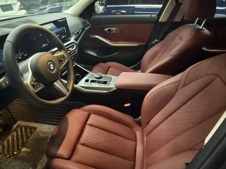 بي إم دبليو i3 2023 eDrive 40 L حزمة الرياضة الليلية