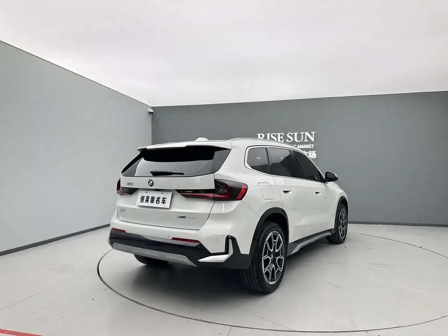 بي إم دبليو X1 2023 sDrive25Li حزمة تصميم X