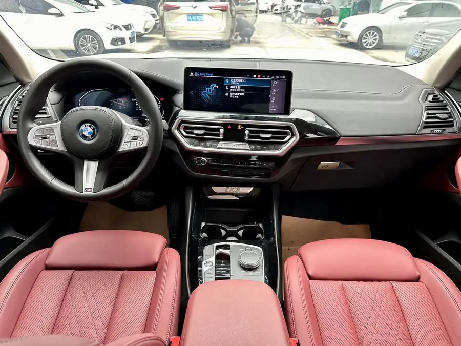 بي إم دبليو iX3 2024 طراز رائد