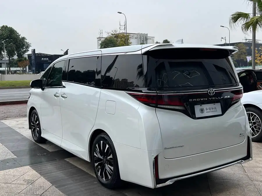 2024 تويوتا ألفارد كراون هايبرد 2.5 لتر إصدار سوبريم