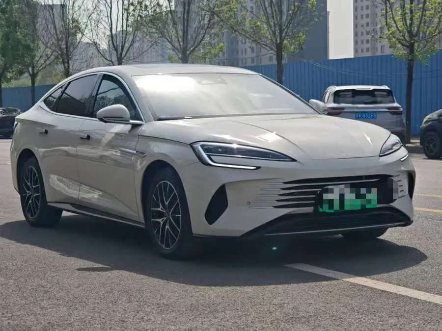 سيلاين 2024 إصدار الشرف DM-i 1.5L 121 كم الطراز الفاخر