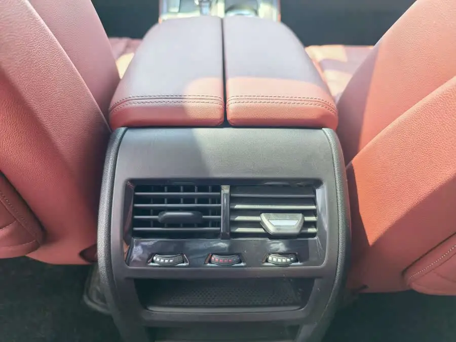 بي إم دبليو X5 2022 xDrive 30Li حزمة رياضية M