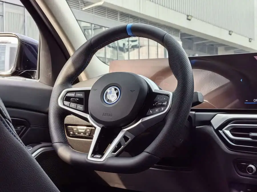 بي إم دبليو i3 2024 eDrive 35 L