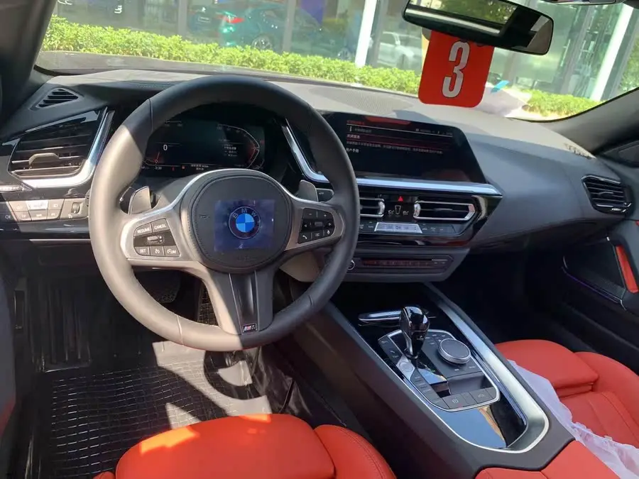 بي إم دبليو Z4 2023 sDrive 25i مجموعة M الرياضية