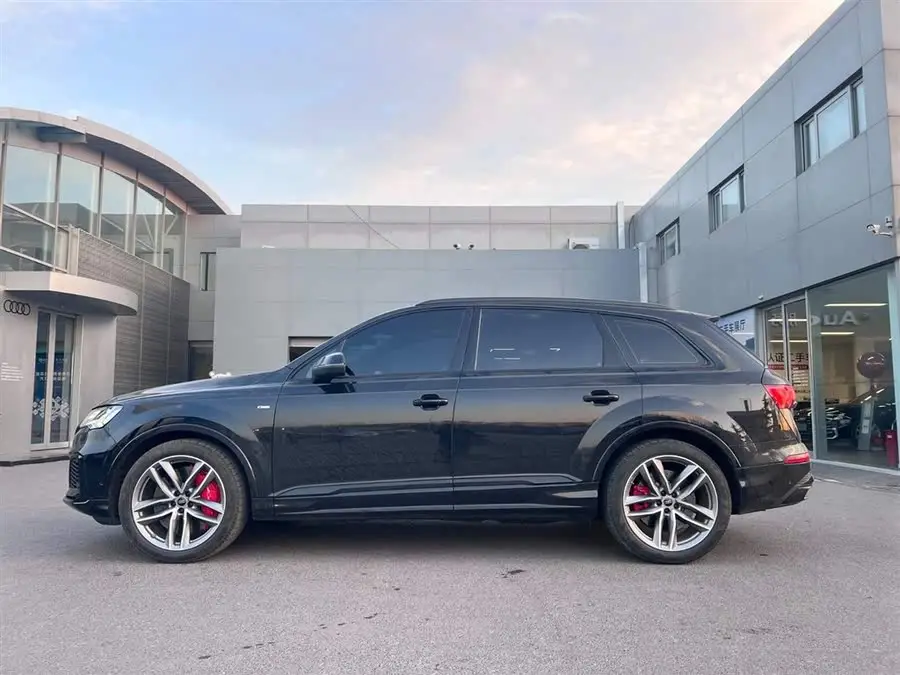 Audi Q7 2022 55 TFSI quattro S line Ice Snow Sport Edition