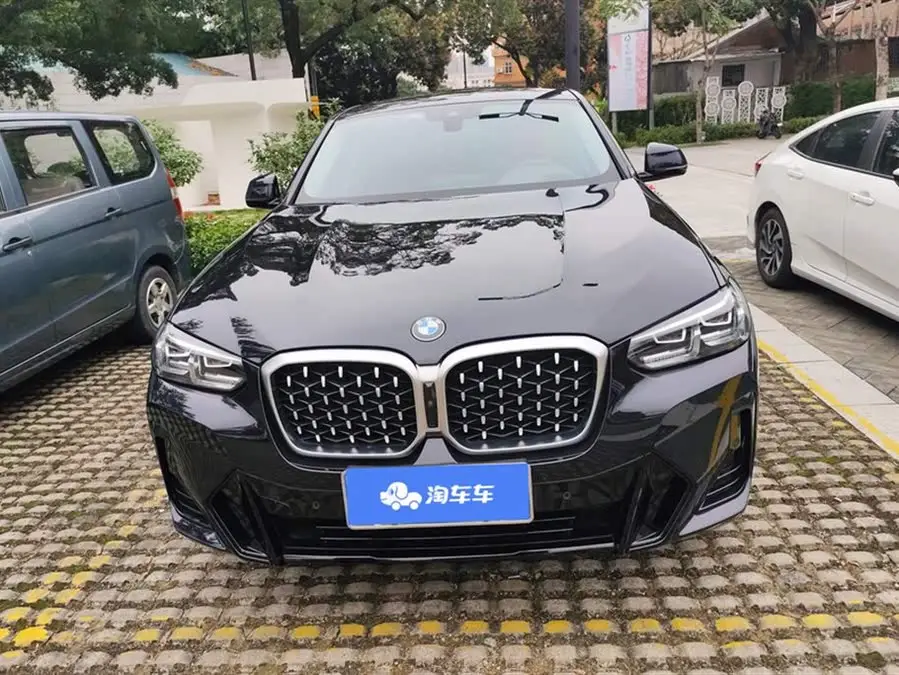 بي إم دبليو X4 2022 xDrive 30i حزمة رياضية M