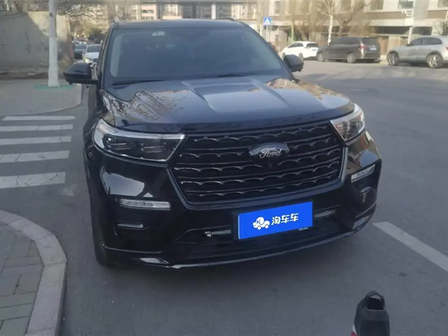 مستكشف 2020 إيكوبوست 285 فئة تيتانيوم 4WD 6 مقاعد