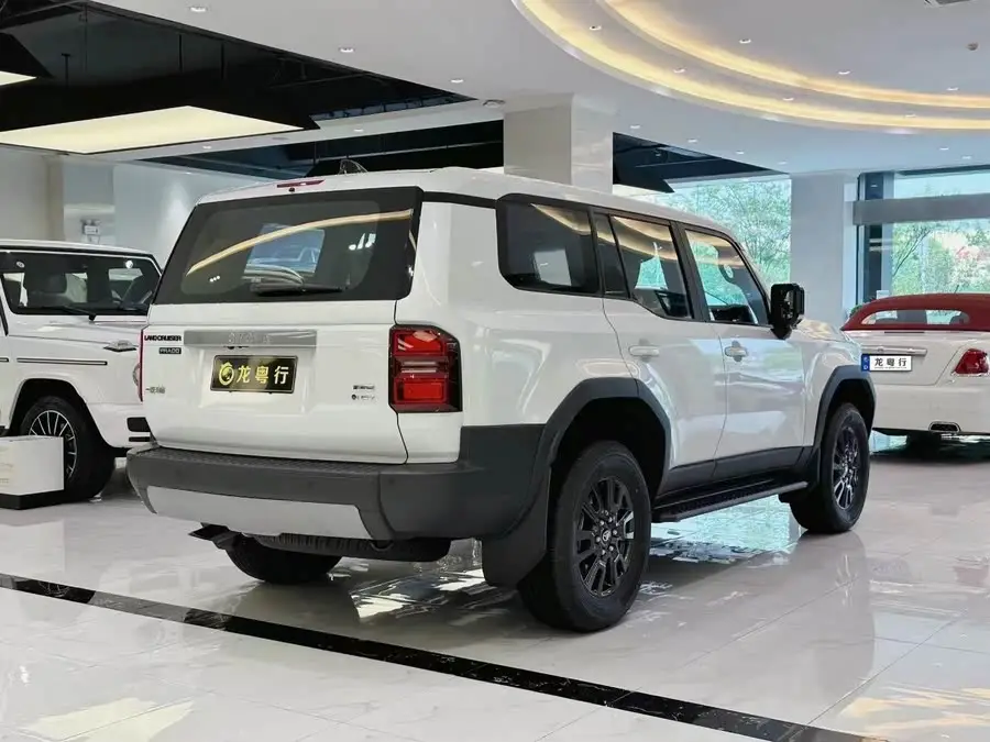 برادو 2024 2.4T نسخة TX الشاملة 5 مقاعد