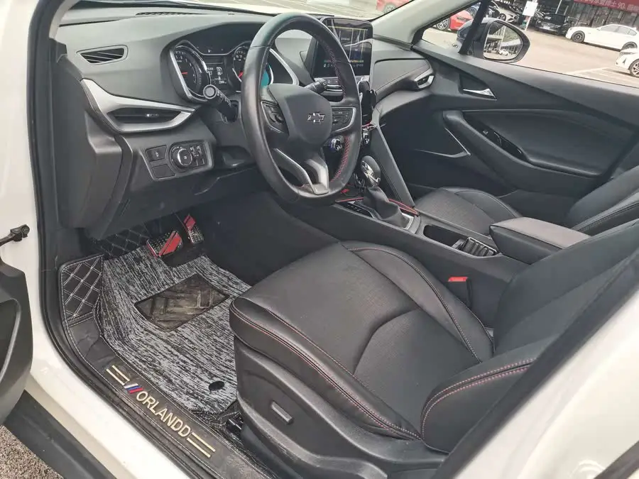 Wuling 2020 Model Light Hybrid Redline 530T Automatic Enjoy Version (5+2 Seats)