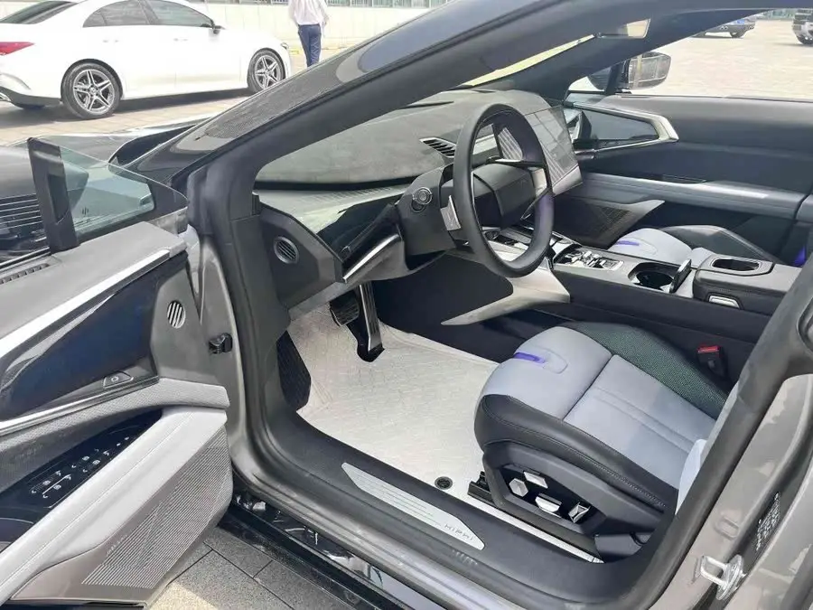 هاي في HiPhi Z 2023 نسخة رباعية المقاعد