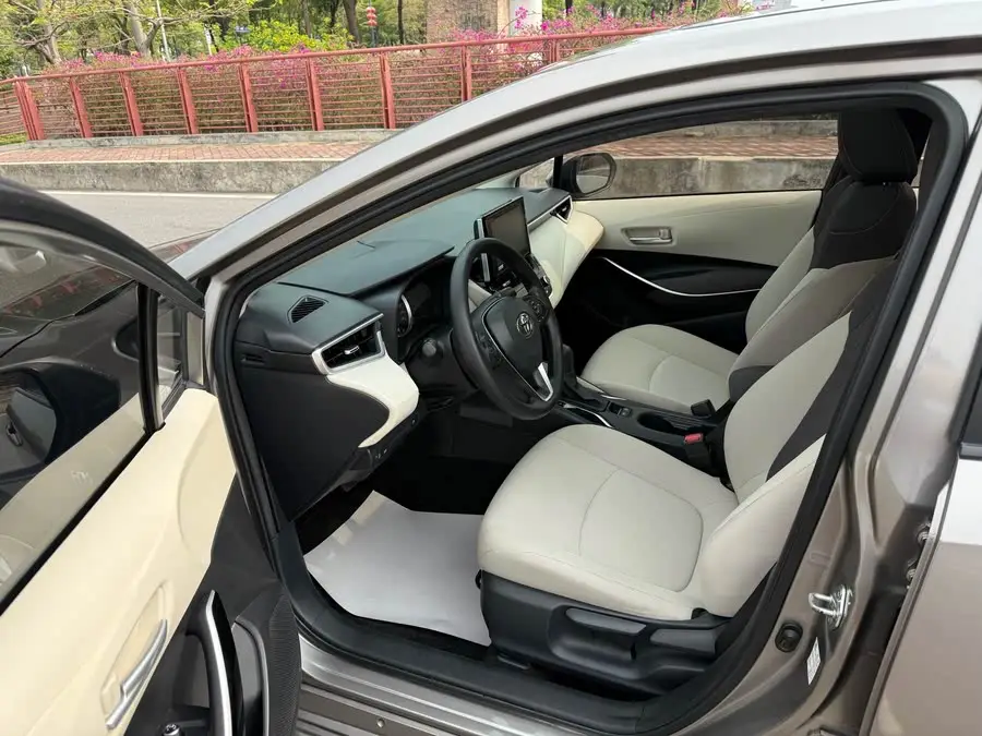 2019 كورولا هايبرد 1.8 لتر E-CVT GL-i النسخة النخبوية