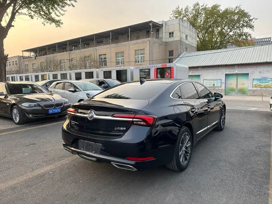 بيوك لاكروس 2020 652T بريميوم