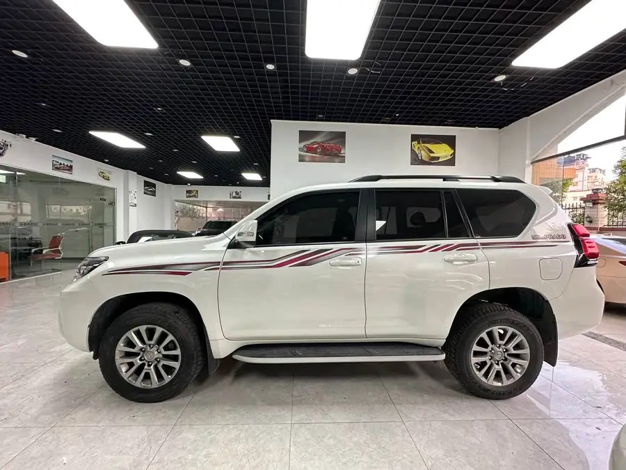 برادو 2018 طراز 3.5 لتر أوتوماتيكي TX-L بعجلة احتياطية مثبتة في الخلف