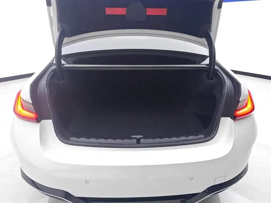 بي إم دبليو i3 2022 eDrive 35 L