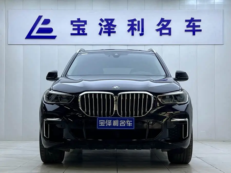 بي إم دبليو X5 2022 طراز محدث xDrive 30Li حزمة رياضية M