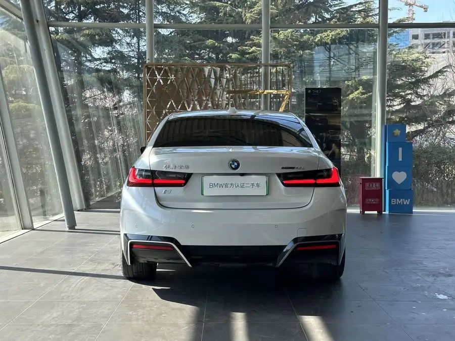 BMW i3 2024 eDrive 40 L Night Edition