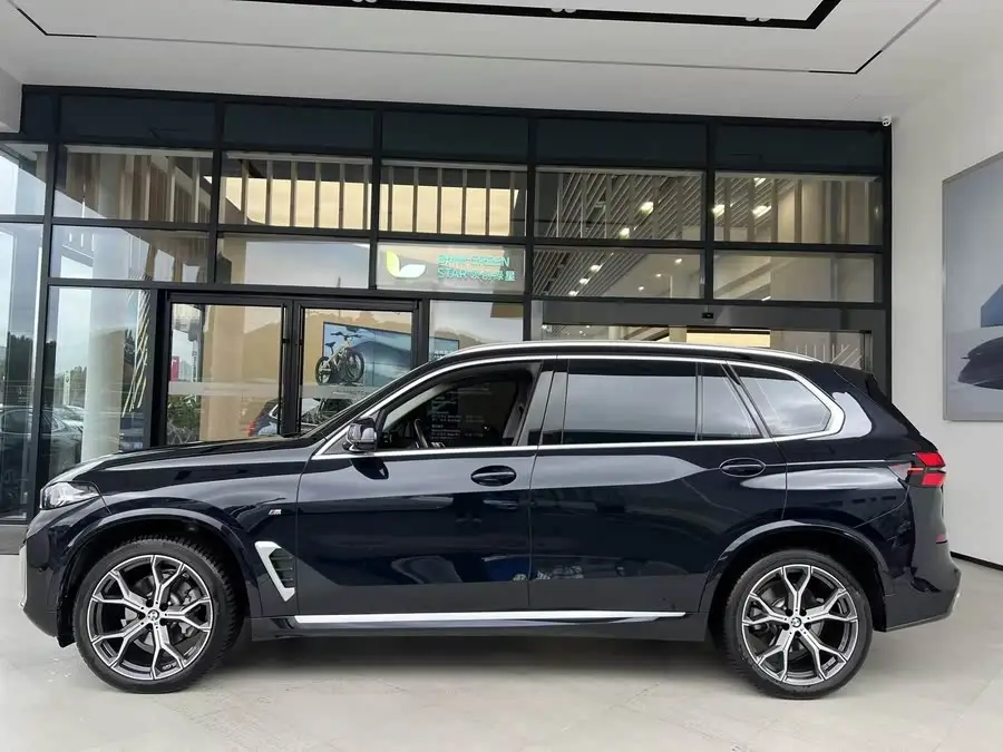BMW X5 2023 xDrive 30Li 尊享型M运动套装