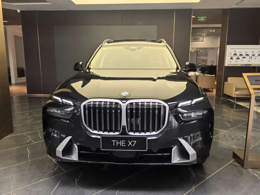 بي إم دبليو X7 2024 xDrive40i حزمة M الرياضية الفاخرة