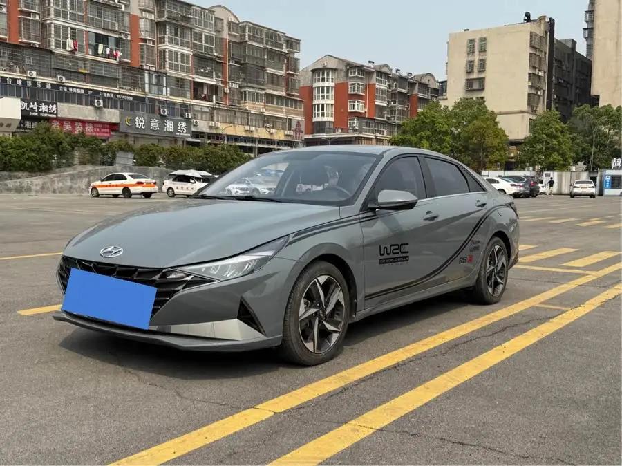 إلنترا 2022 1.5 لتر CVT LUX النسخة الفاخرة